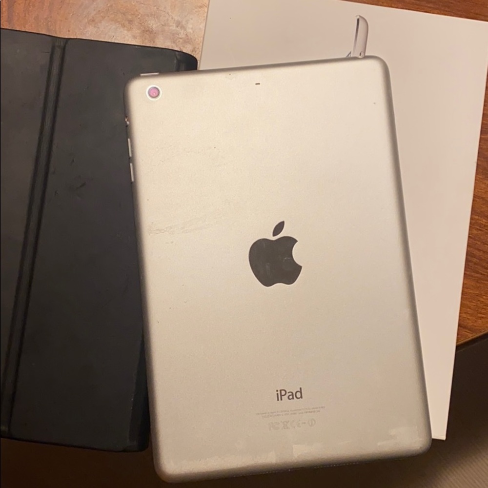 Ipad mini wi-fi 16gb silver w/ keyboard cover